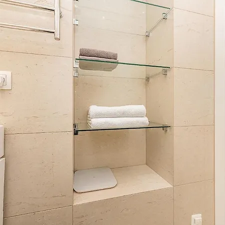 Stunning 2 Bed In Prime Location דירה *