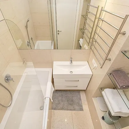 דירה Stunning 2 Bed In Prime Location פראג