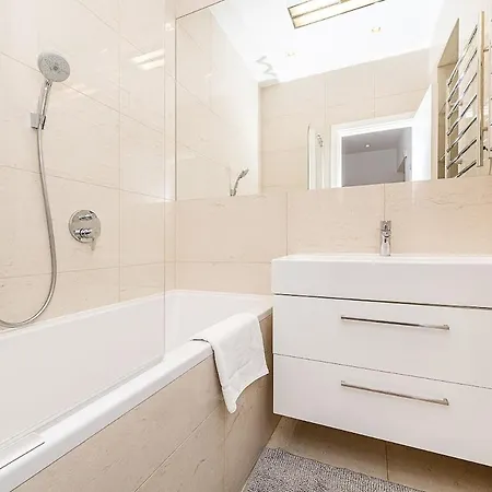 Stunning 2 Bed In Prime Location Prága