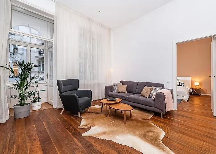 Stunning 2 Bed In Prime Location Apartment *