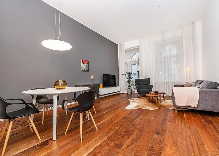 Stunning 2 Bed In Prime Location דירה פראג