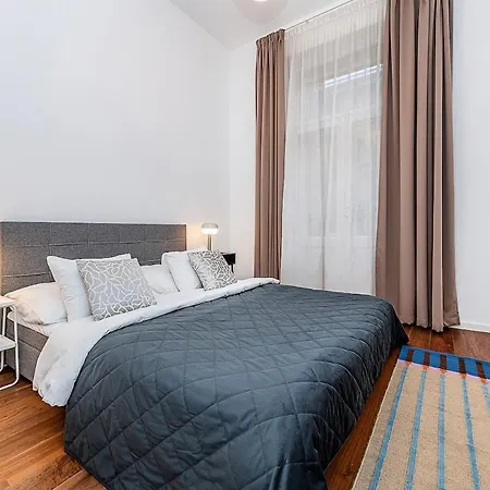 Stunning 2 Bed In Prime Location * Praga