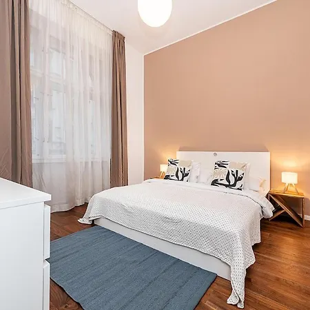 Stunning 2 Bed In Prime Location Prague