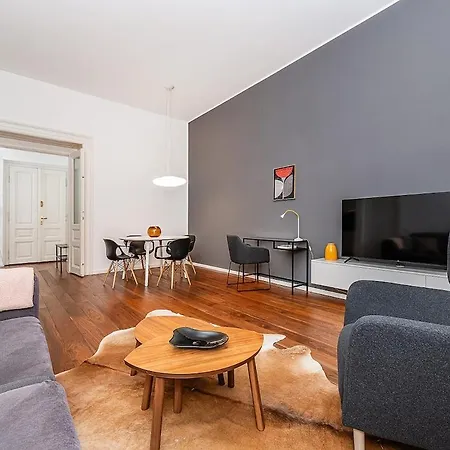 Stunning 2 Bed In Prime Location Apartment